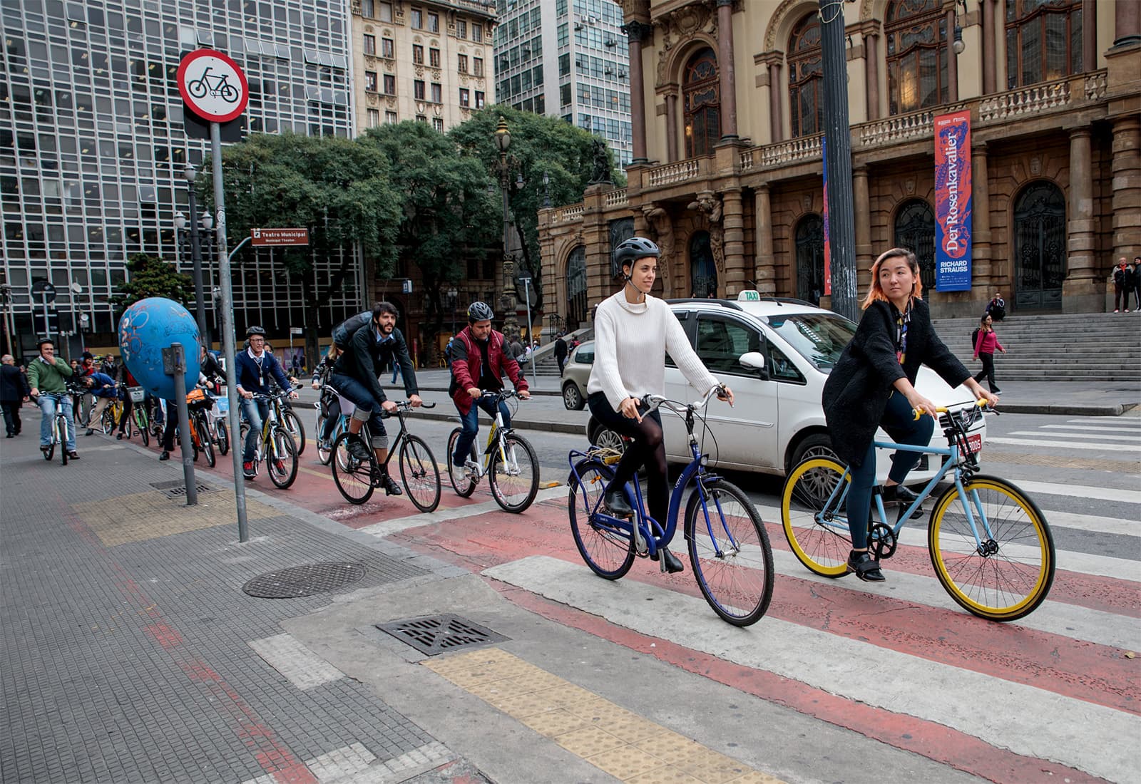 The city of SĂŁo Paulo, a member of the Partnership for Healthy Cities, evaluates the effectiveness of communication campaigns encouraging the use of helmets.